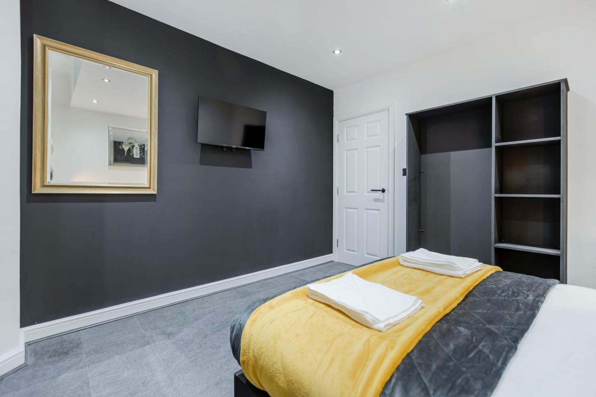 Two Bed Modern Apartment 5Min Walk To Town Centre With Free Parking ! Under New Management Блэкпул Экстерьер фото