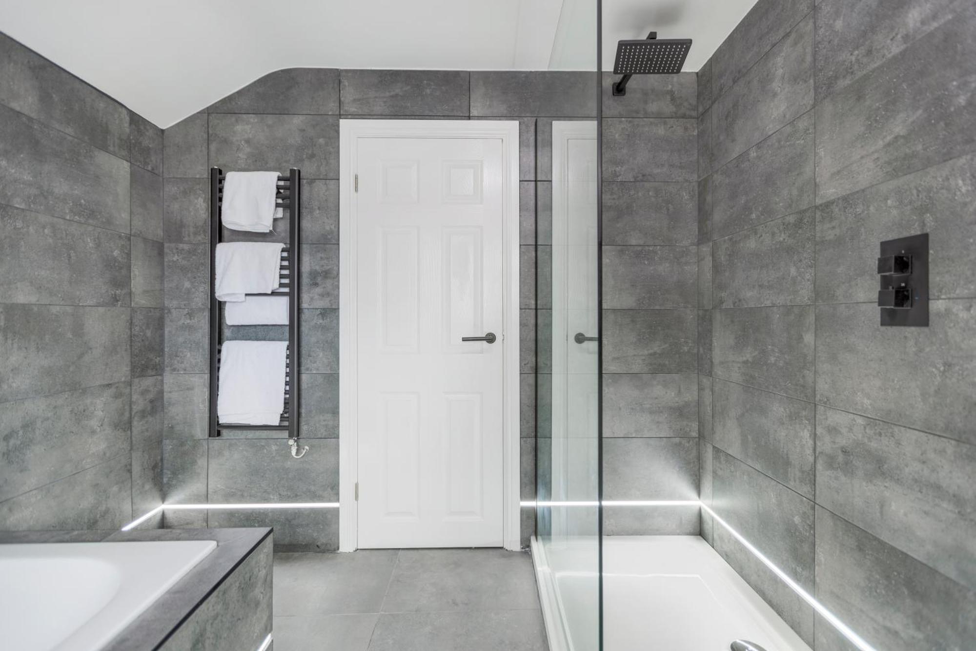 Two Bed Modern Apartment 5Min Walk To Town Centre With Free Parking ! Under New Management Блэкпул Экстерьер фото